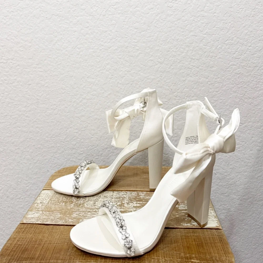 Oleg Cassini Melanie Crystal Strap Heels Sandals Size 7 NEW - Picture 5 of 10